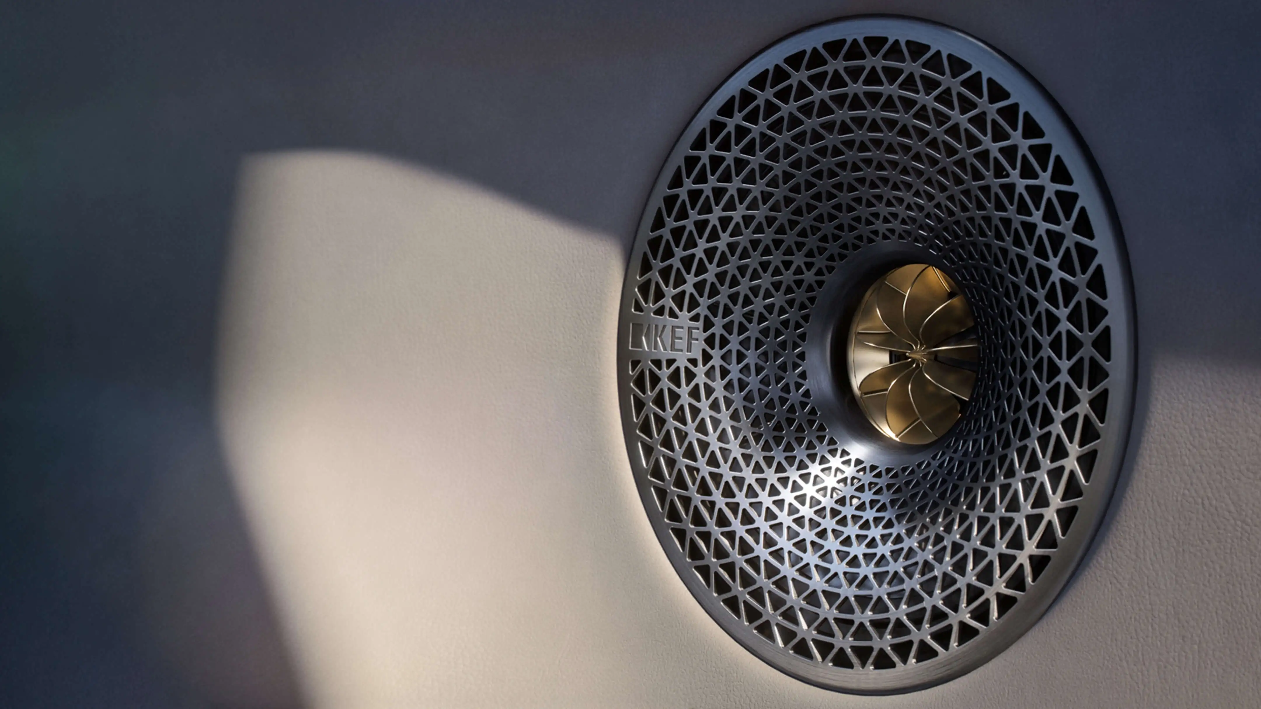 Diffusore audio KEF nell'abitacolo di Eletre X